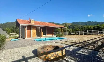 Chácara em Meio a Natureza com Piscina e Terreno de 900m² à venda em Canelinha/SC