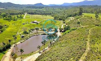 Sítio Haras em Meio a Natureza com Lagoa e Terreno de 140.000m² ( 14 HECTARES ) à venda em Tijucas/SC