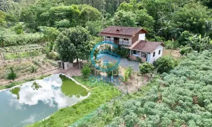 Sítio em Meio a Natureza com Cachoeira, Lagoa e Terreno de 10.600m² à venda em São João Batista/SC