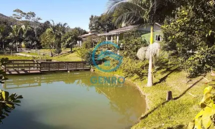 Chácara em meio a natureza com lagoa e terreno de 1.400m² à venda em santo amaro da imperatriz/sc
