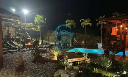 Chácara Alto Padrão com Piscina, Lago Ornamental e Terreno de 690m² à venda em Palhoça/SC