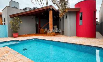 CASA COM SUÍTE MASTER COM CLOSET E BANHEIRA DE HIDROMASSAGEM EM MOGI GUAÇU - SP.