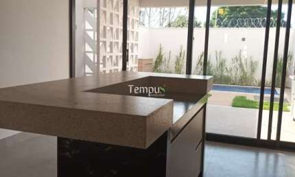 Sobrado Alto Padrão, 3 Suítes, Churrasqueira com Piscina