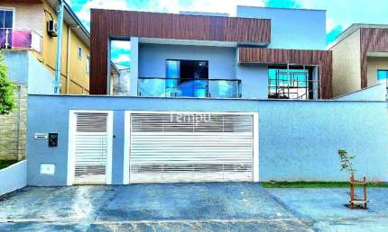 Sobrado de alto padrão, 4 suites plenas, uma com closet, piscina e área gourmet, no bairro Setor Jaó, em Goiânia-GO