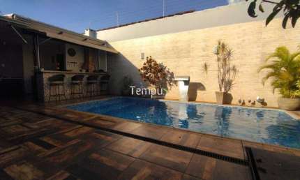 Casa Terrea, 4 quartos, piscina e churrasqueira,  em Setor Bueno, Goiânia/GO