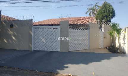 Linda casa espaço sapara alugar no Jardim América - Goiânia/GO