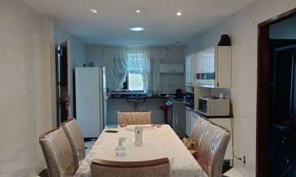Casa para venda possui 310 metros quadrados com 4 quartos em Vila Emil - Mesquita - RJ