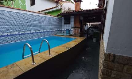 Excelente casa linear três quartos  em Mesquita / centro