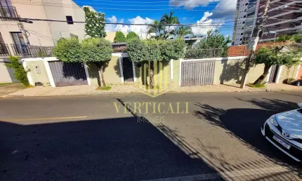 Linda Casa à venda, 406m² de área construída e 825m² de área total, 4 quartos -  Jardim Cuiabá, Cui