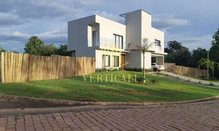 Terra Selvagem Condomínio &amp; Golf Club: Sobrado de 277m² à venda, 4 suítes, semimobiliado (com Campo