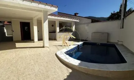 Casa à venda com 3 suítes no bairro Solemar - Praia Grande.