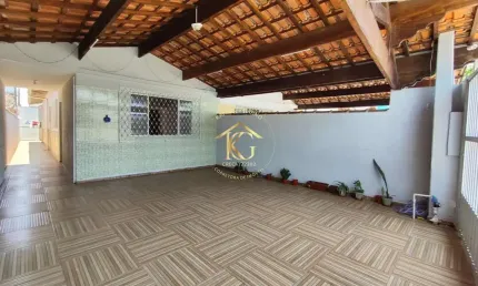 Casa a venda no bairro Tupi - Praia Grande, com 2 quartos e 2 vagas.