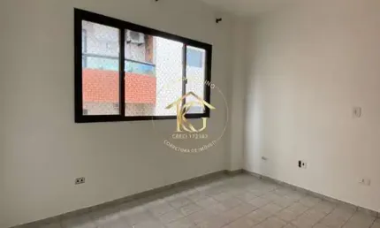Apartamento semimobiliado à venda no bairro Guilhermina em Praia Grande