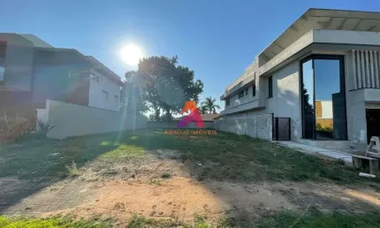 Terreno de alto padrão com vista permanente para natureza no jardim do golfe