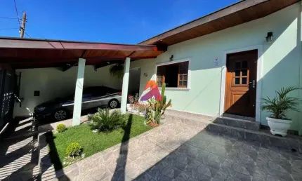 Casa à Venda, Ampla com Área Gourmet no Coração do Vista Verde! Confira agora!