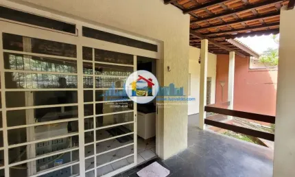 Sobrado espaçoso com 4 dormitórios, ampla sacada e 2 vagas na garagem na Vila Do Castelo!