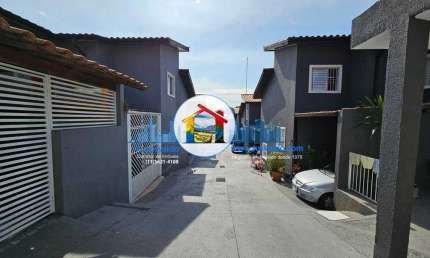 Belo Sobrado em condomínio com 2 dormitórios e 1 vaga na Vila Joaniza!