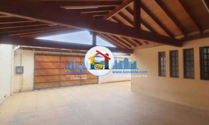 Bela casa no Jd. Residencial Dr. Lessa em Pindamonhangaba com 3 dormitórios, 3 vagas, piscina e área gourmet