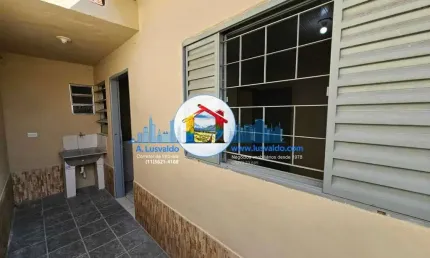 Casa térrea de quarto cozinha e banheiro à 6 min a pé da Yervant Kissajikian!