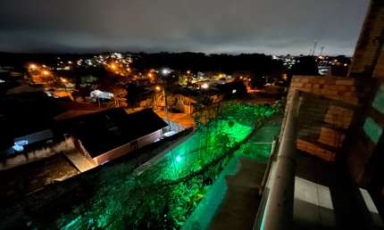 Excelente residência 5 vagas, Face Norte, em Condomínio