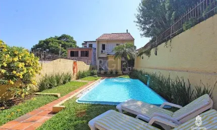 Casa para Venda - 240m², 5 dormitórios, sendo 1 suites, 3 vagas - Menino Deus