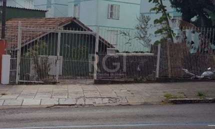 Casa com 4 quartos à venda na Avenida da Cavalhada, 2047, Cavalhada, Porto Alegre