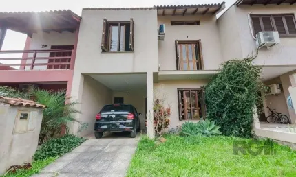 Casa em Condomínio, 166m² - 3 dormitórios, 2 vagas no bairro Guarujá