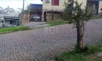 Casa com 3 quartos à venda na Avenida Teresina, 334, Medianeira, Porto Alegre