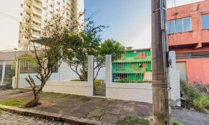 Casa 242m² - 5 dormitórios, 6 vagas no bairro Cristo Redentor