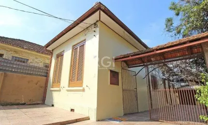 Casa para Venda - 90m², 2 dormitórios, 4 vagas - Teresópolis