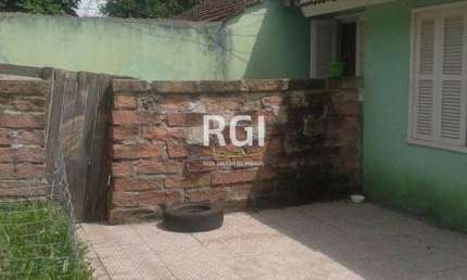 Casa para Venda - 95m², 3 dormitórios, 3 vagas - Restinga