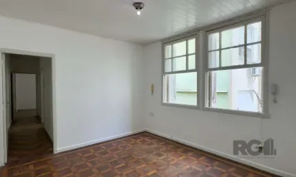 Apartamento 2 dormitórios amplo no centro histórico