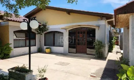 Casa para Venda - 150m², 2 dormitórios, 4 vagas - Ponta Grossa