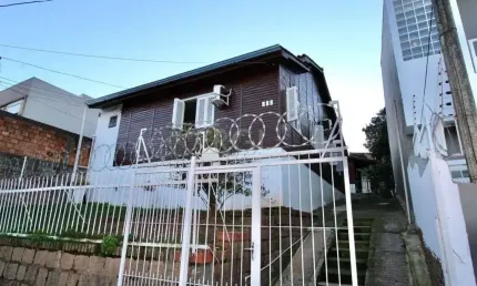 Casa para Venda - 90m², 5 dormitórios, sendo 1 suites, 5 vagas - Teresópolis