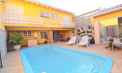 Casa para Venda - 254m², 4 dormitórios, sendo 3 suites, 5 vagas - Espirito Santo