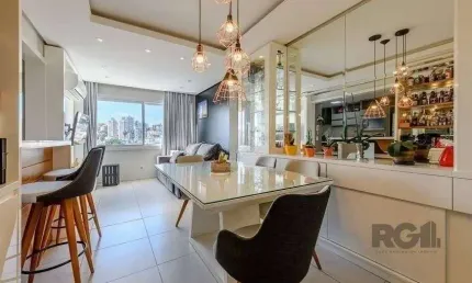 Apartamento 68 m² mobiliado, 2 dormitórios, sendo 1 suíte e 1 vaga.