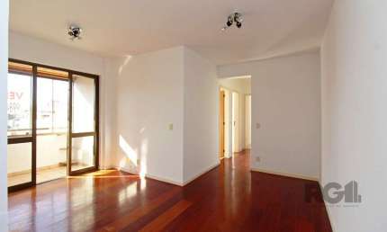 Apartamento de três dormitórios, suíte e 1 vaga de garagem no bairro Menino Deus