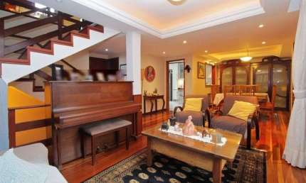Casa de 275m² - 3 dormitórios e 3 vagas no bairro Coronel Aparício Borges
