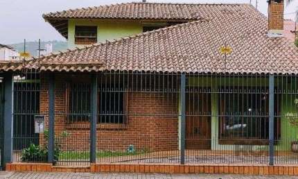 Casa de 3 dormitórios e 2 suítes no Bairro Partenon