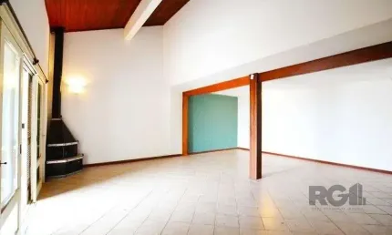 Casa de 200m² - 4 dormitórios, 4 vagas no bairro Espírito Santo