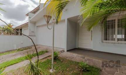 Casa 03 quartos, 02 vagas,próxima à Assis Brasil e Sertório.