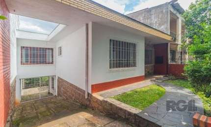 Casa com 3 quartos à venda na Rua Cidade de Uberlândia, 142, Jardim Europa, Porto Alegre