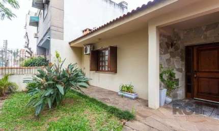 Casa 160m², 3 dormitórios, 4 vagas no bairro Cristo Redentor