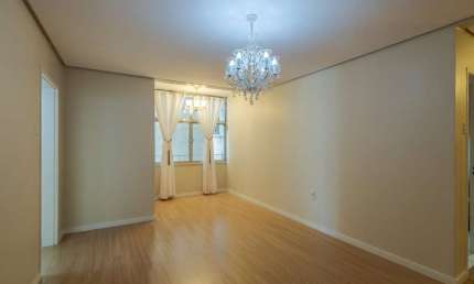 Apartamento de 80 m²semi mobiliado, 3 dormitórios e 1 suíte no Centro Histórico
