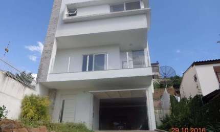 Casa para Venda - 217m², 3 dormitórios, sendo 1 suites, 5 vagas - Teresópolis