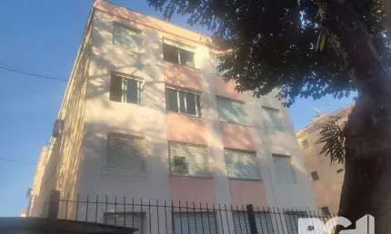 Apartamento reformado com 2 dormitórios 55m² privativos, com vaga no bairro leopoldina