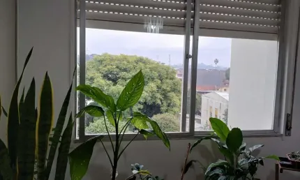 Apartamento de 02 dormitorios na Rua Nunes,bairro Medianeira -Porto Alegre