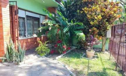 Aluguel de Casa Ampla com Suíte, Churrasqueira e Edícula em Santana – POA