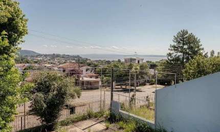 Casa com 3 quartos à venda na Avenida Leonardo Carlucci, 200, Espírito Santo, Porto Alegre