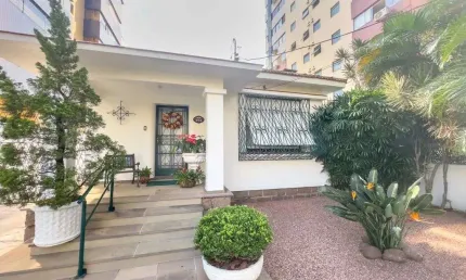 Casa com 3 quartos à venda na Avenida Lageado, 452, Petrópolis, Porto Alegre